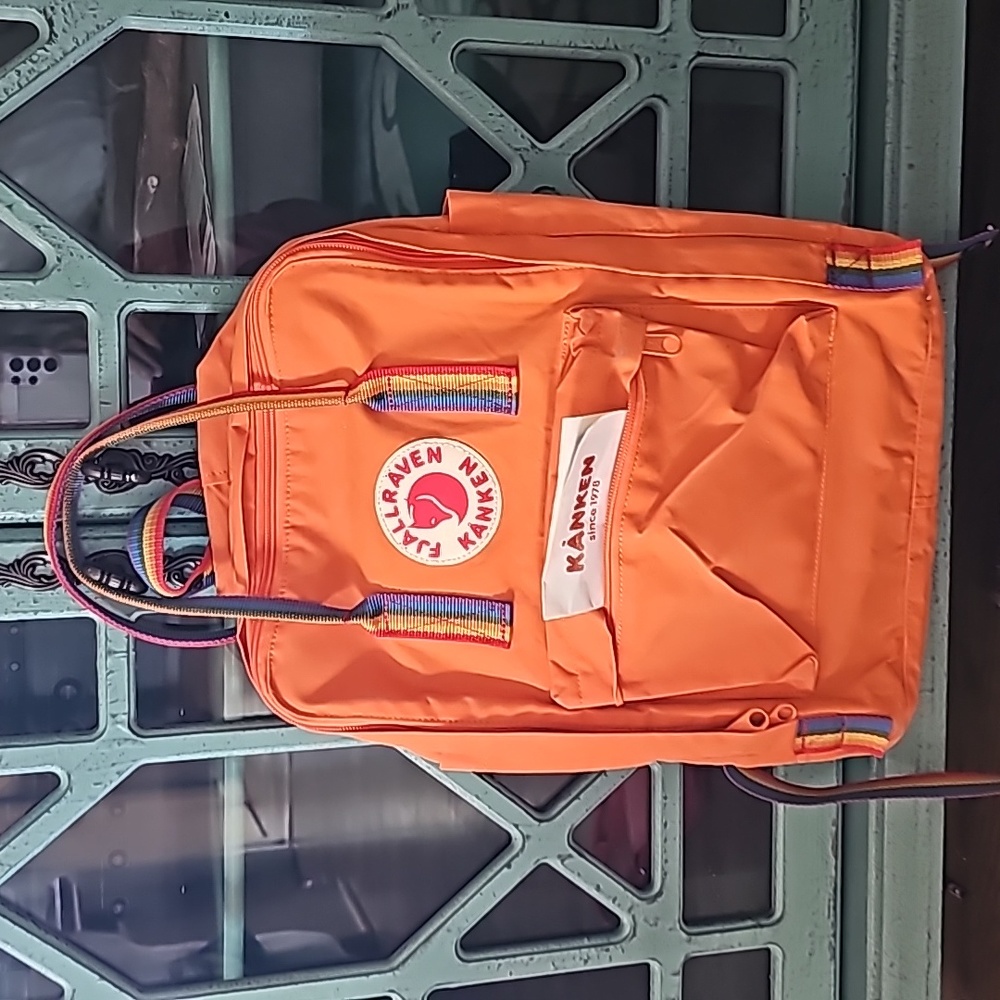 Back pack - Picture 2 of 3
